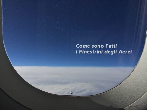 come-sono-fatti-i-finestrini-degli-aerei